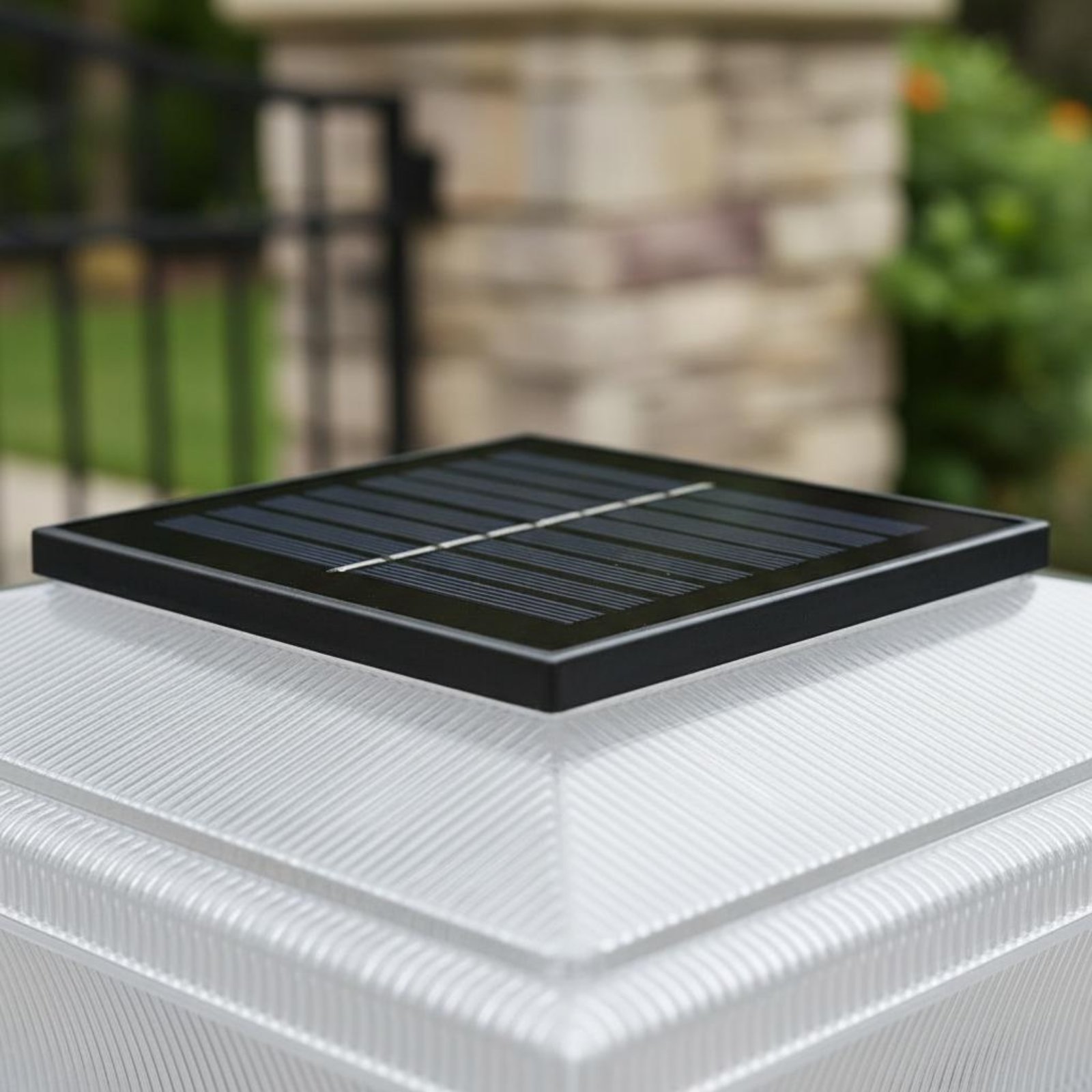 Solar Post Cap Light Wireless  - Outdoor Lighting Modern avis et prix